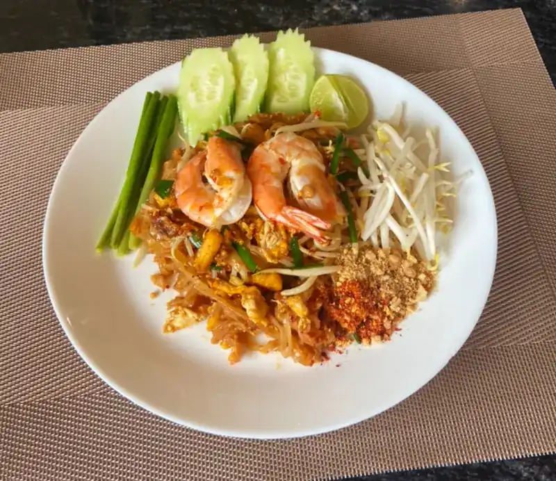 Pad thai with prawns, crushed peanuts, bean sprouts and lime