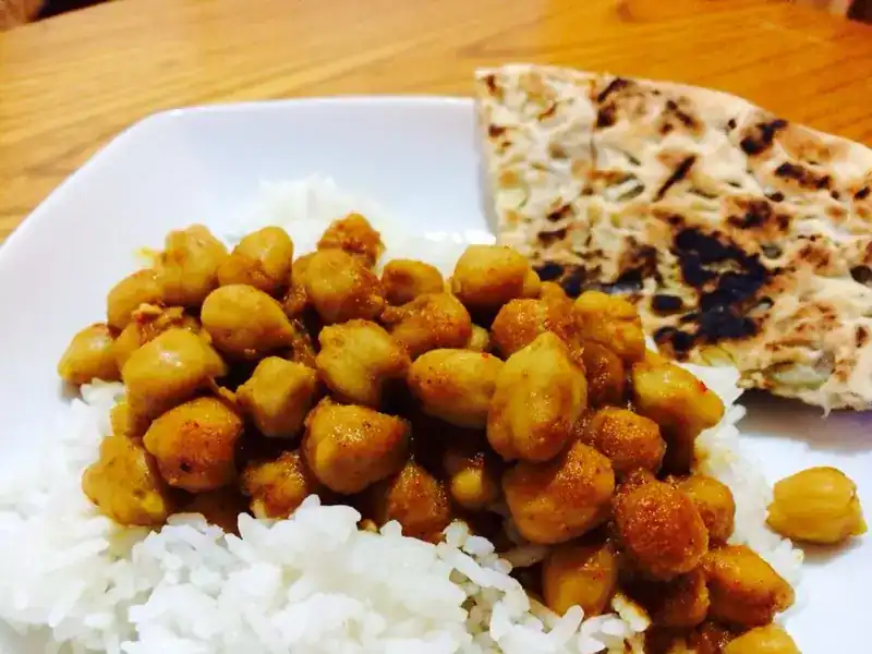 Chickpea curry on rice, with naan