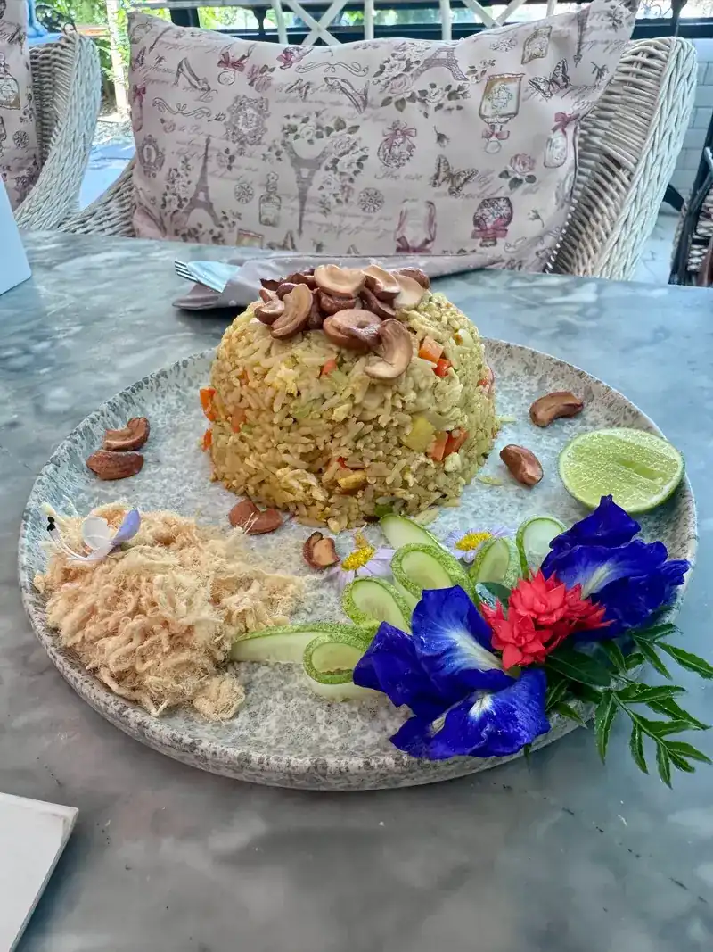 Fried rice with cashew nuts, lime and butterfly pea flowers