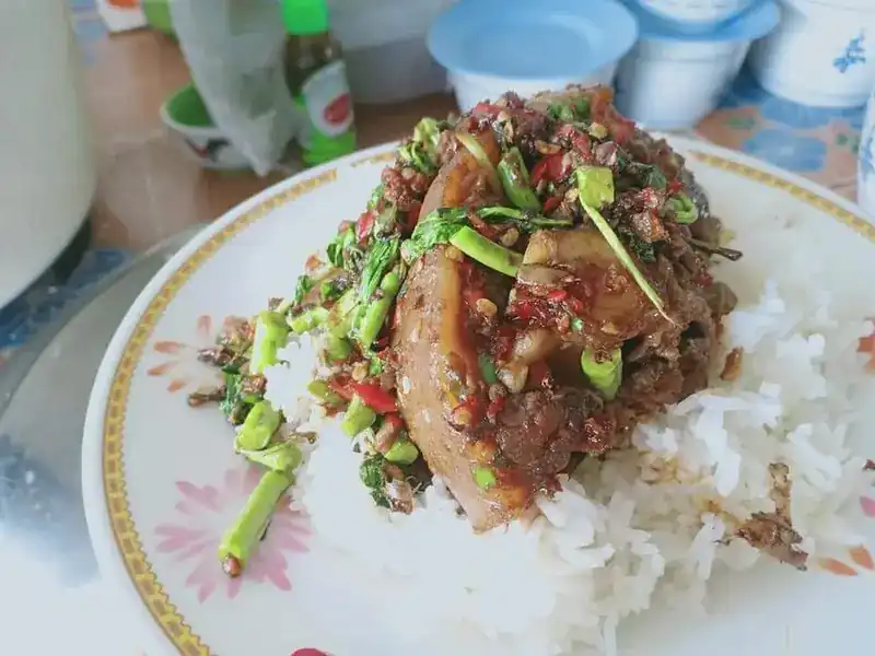 A chilli and herb meat dish over rice