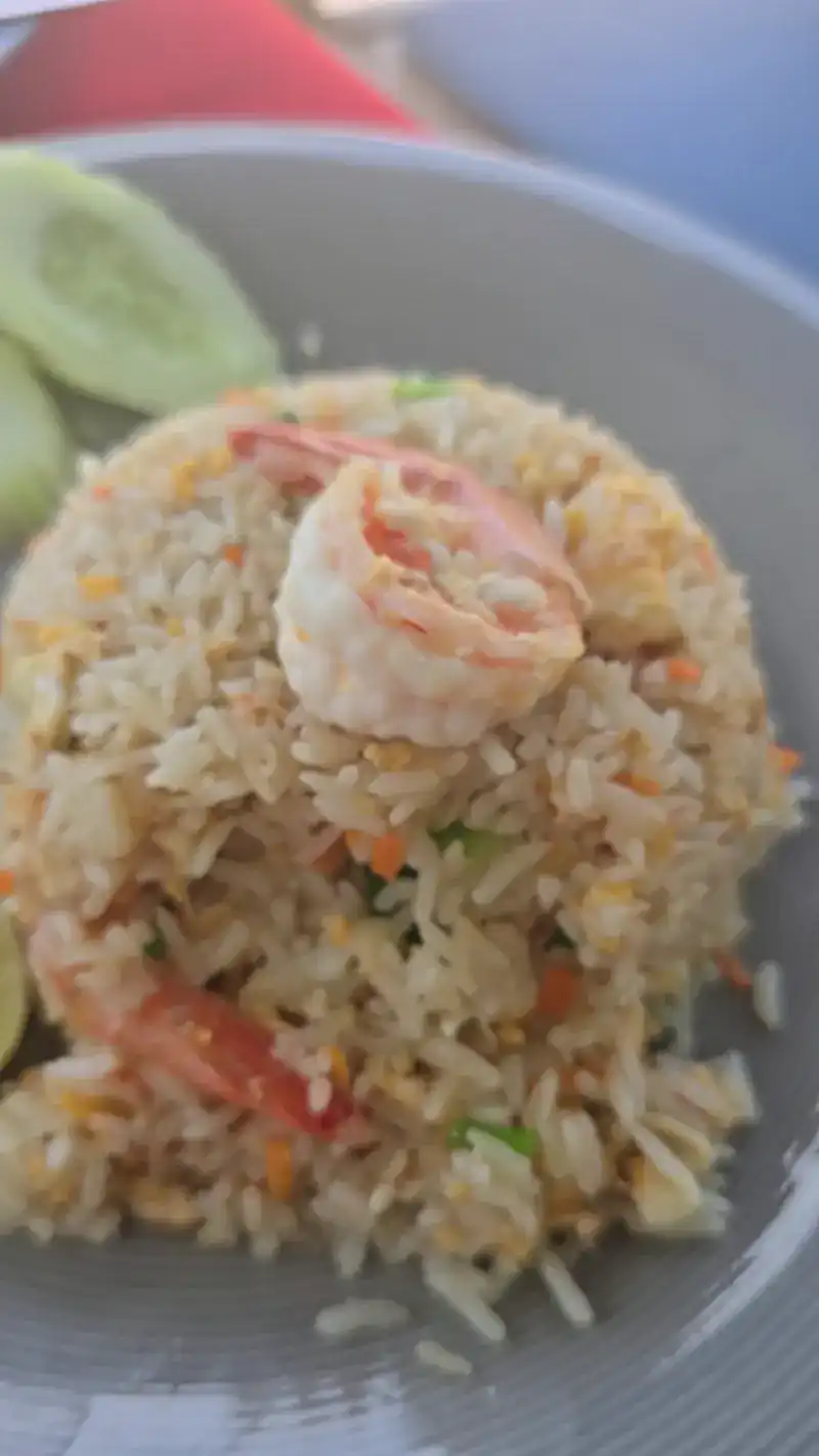 Fried rice with prawns and sliced cucumber