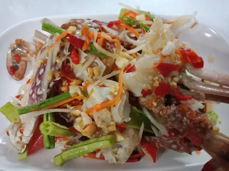 Papaya salad with crab, long beans and chilli