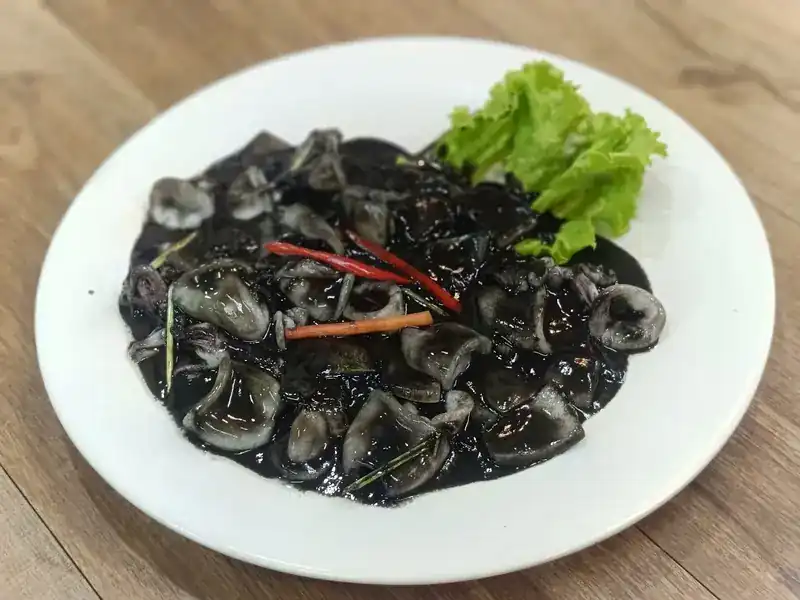 Squid in a jet-black sauce with red chilli