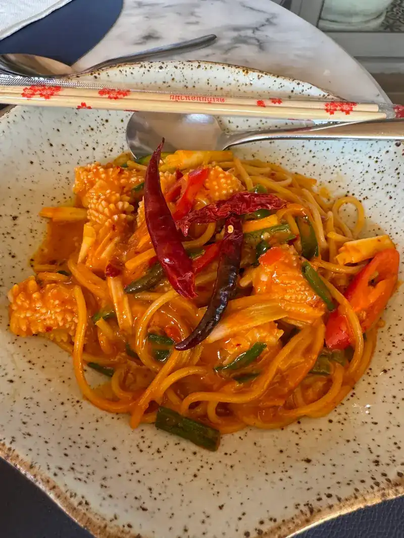 Spicy stir-fried noodles with squid and dried chilli