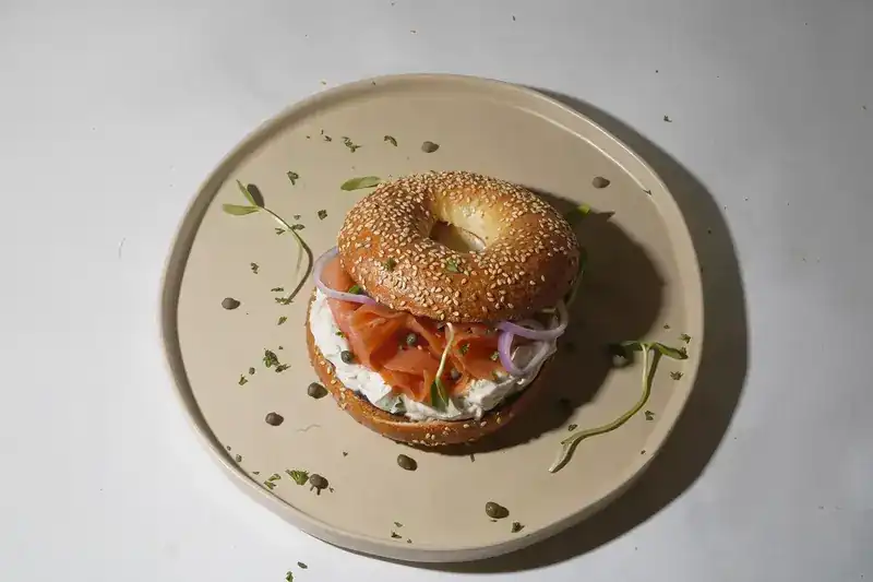 Sesame bagel with smoked salmon, cream cheese, red onion and capers