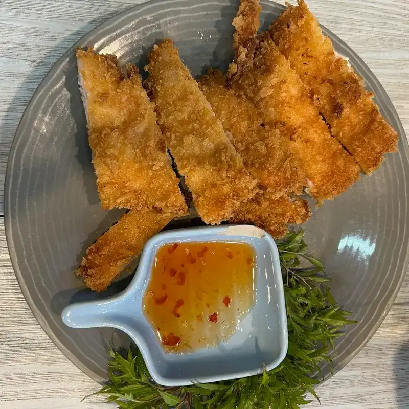 Crumbed fried strips with sweet chilli sauce