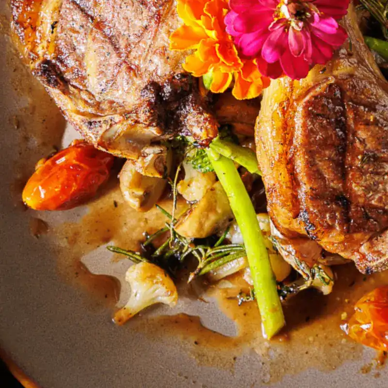 Grilled steak with vegetables, sauce and flowers / สเต๊กย่างกับผัก ซอส และดอกไม้
