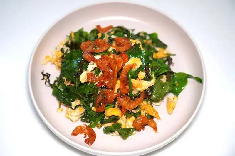 Leafy greens stir-fried with egg and dried shrimp