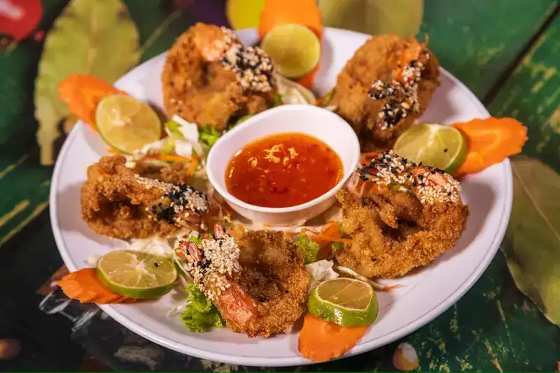 Breaded fried prawns with sesame, lime and a chilli dip