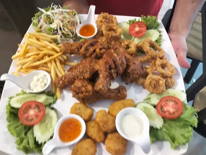 A platter of fried chicken, squid rings, nuggets and fries with salad and three dips / จานรวมไก่ทอด ปลาหมึกทอด นักเก็ต และเฟรนช์ฟรายส์ กับผักสลัดและซอสสามถ้วย