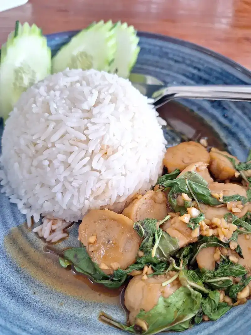 Rice with sliced fish balls stir-fried with basil and garlic, with cucumber