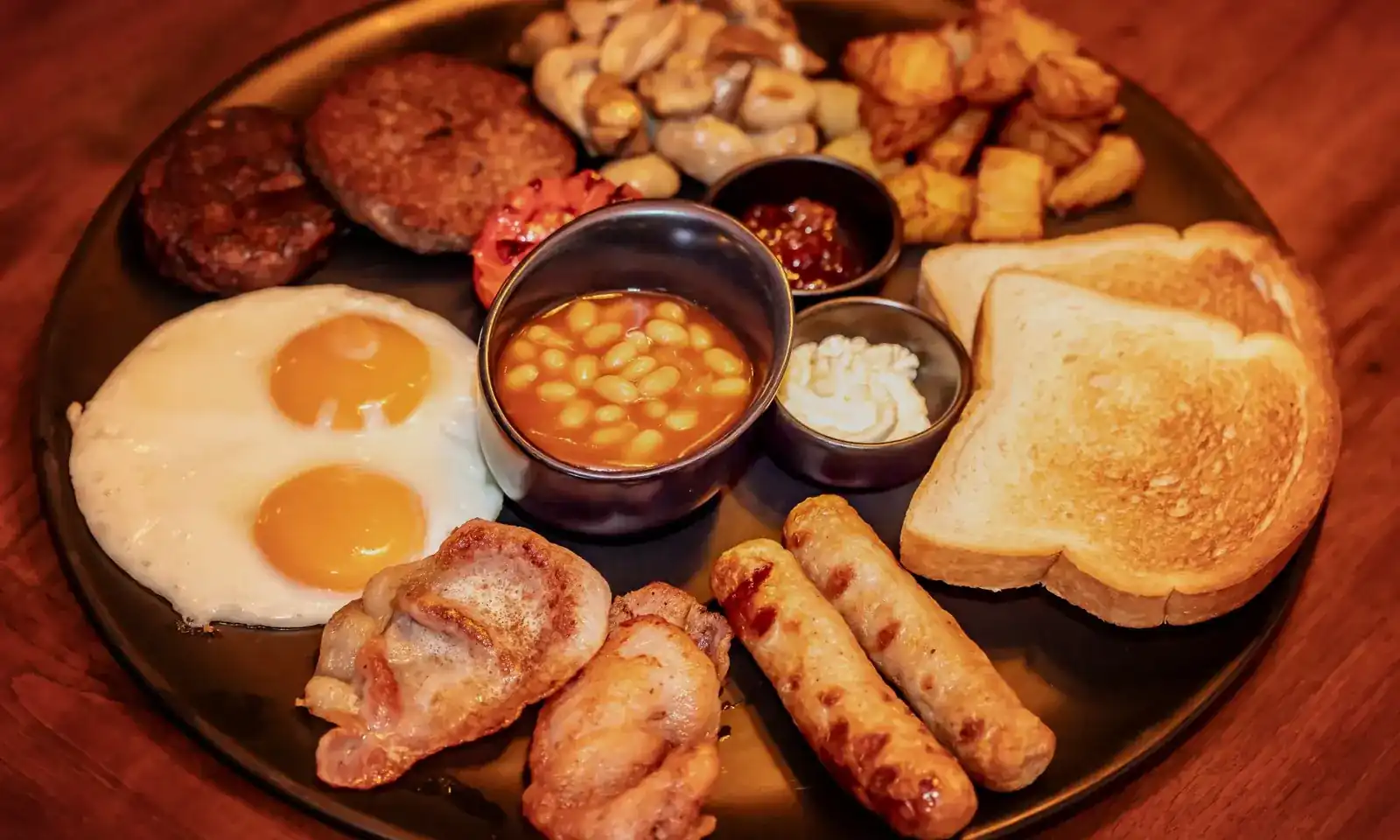 The all-day breakfast: fried eggs, sausages, bacon, black pudding, beans, mushrooms, fried potatoes and toast