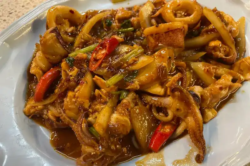 Squid stir-fried with red chilli in a glossy sauce