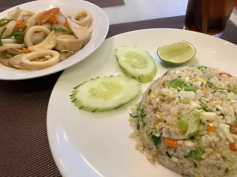 Fried rice with cucumber and lime, and a plate of stir-fried squid / ข้าวผัดกับแตงกวาและมะนาว และปลาหมึกผัด