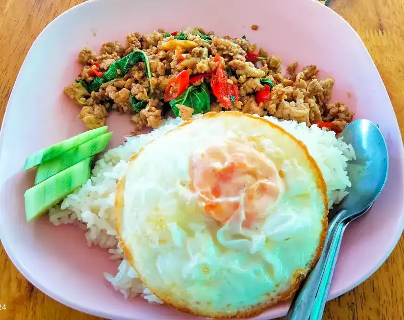Minced meat with basil and chilli, rice, cucumber and a fried egg