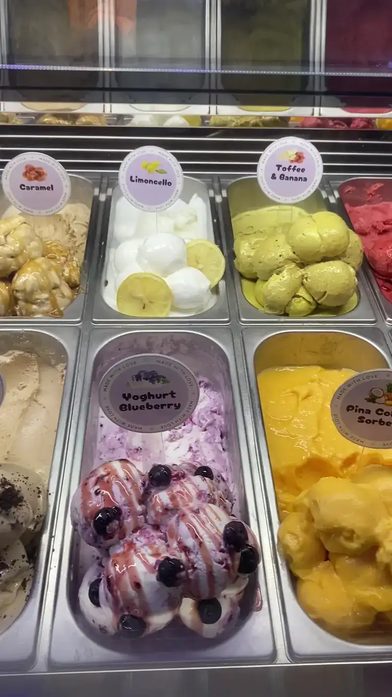 Gelato in the counter: caramel, limoncello, toffee and banana, yoghurt blueberry