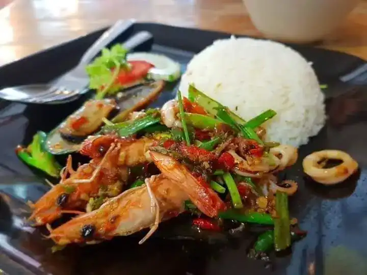 Prawns, mussels and squid stir-fried with chilli and herbs, served with rice