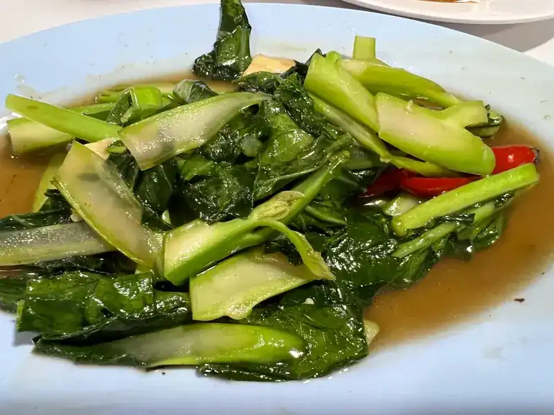 Stir-fried Chinese kale with red chilli